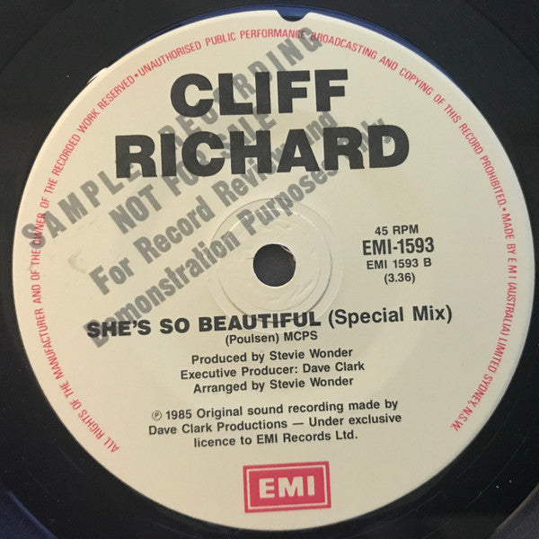Cliff Richard : She's So Beautiful (7", Single, pic)