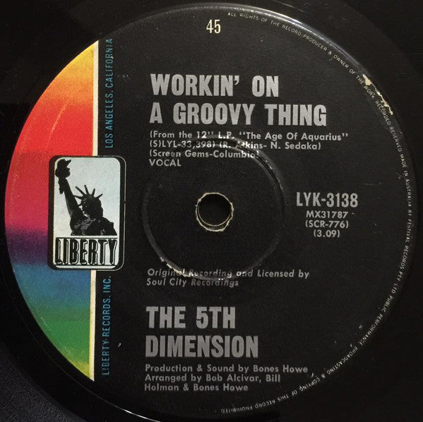 The Fifth Dimension : Workin&#39; On A Groovy Thing / Broken Wing Bird (7&quot;, Single)