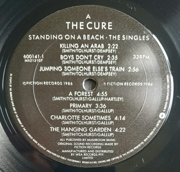 The Cure : Standing On A Beach · The Singles (LP, Comp, Gat)
