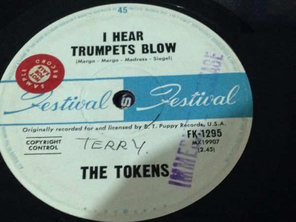 The Tokens : I Hear Trumpets Blow / Don&#39;t Cry, Sing Along With The Music (7&quot;, Single)