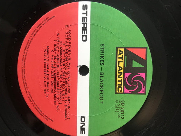 Blackfoot (3) : Strikes (LP, Album, SP)