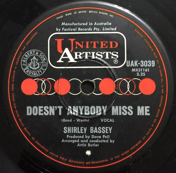 Shirley Bassey : Does Anybody Miss Me (7", Single)