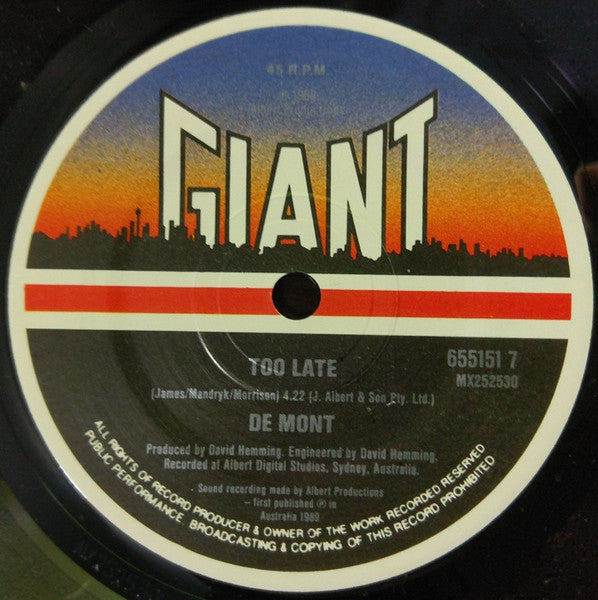 De Mont : Close To The Edge (7", Single)