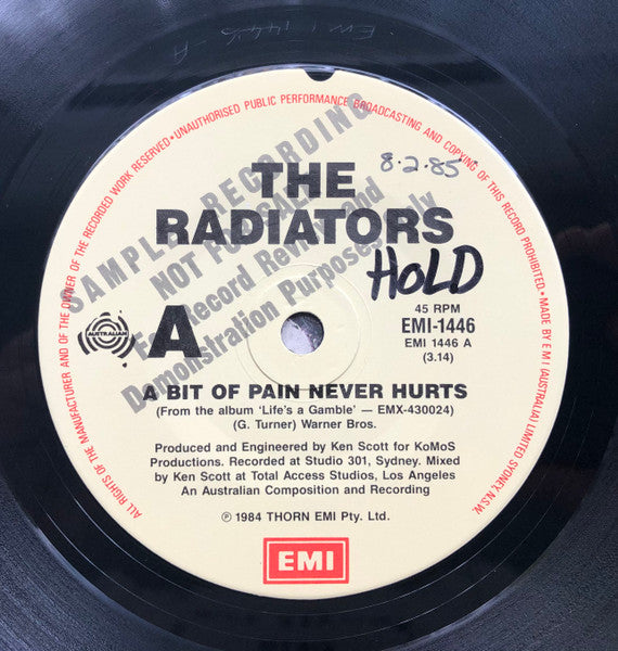 The Radiators (2) : A Bit Of Pain Never Hurts (7", Single, Pic)