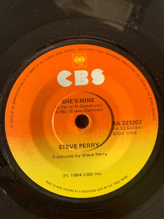 Steve Perry : She's Mine (7", Single)