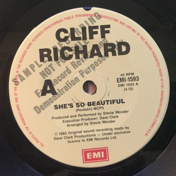 Cliff Richard : She's So Beautiful (7", Single, pic)